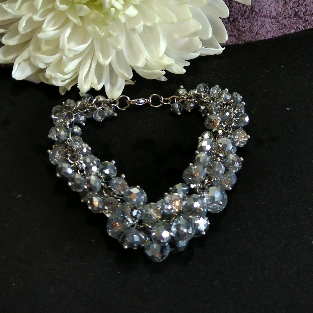 🆕️Gorgeous Silver glass beaded bracelet - NWOT